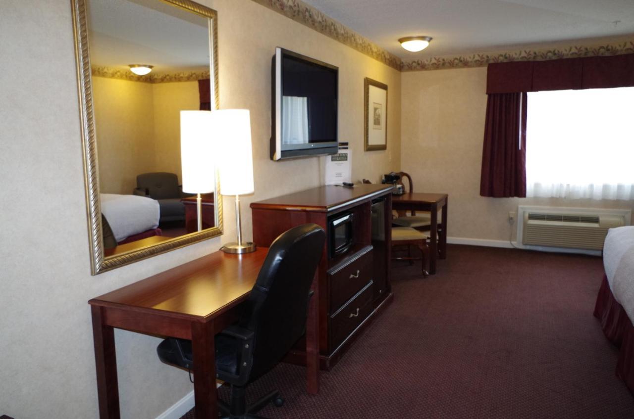 Shiretown Inn & Suites Houlton Exterior photo